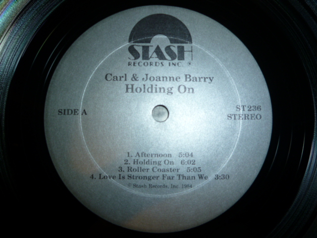 画像: CAEL & JOANNE BARRY/HOLDING ON