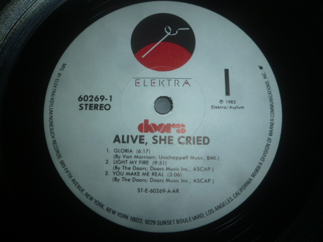 画像: DOORS/ALIVE, SHE CRIED